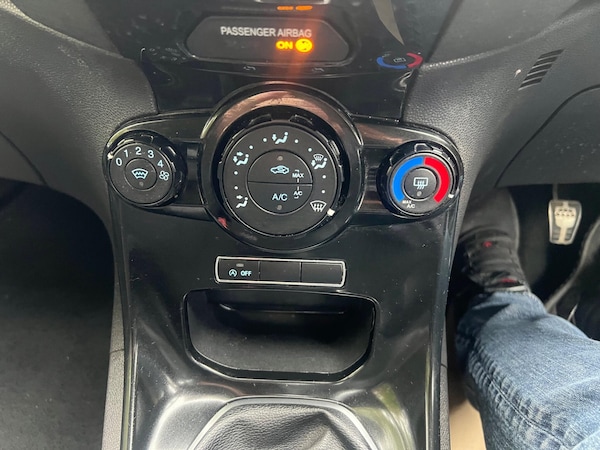 Used Ford Fiesta 2015 for sale - 76260196: Photo 16