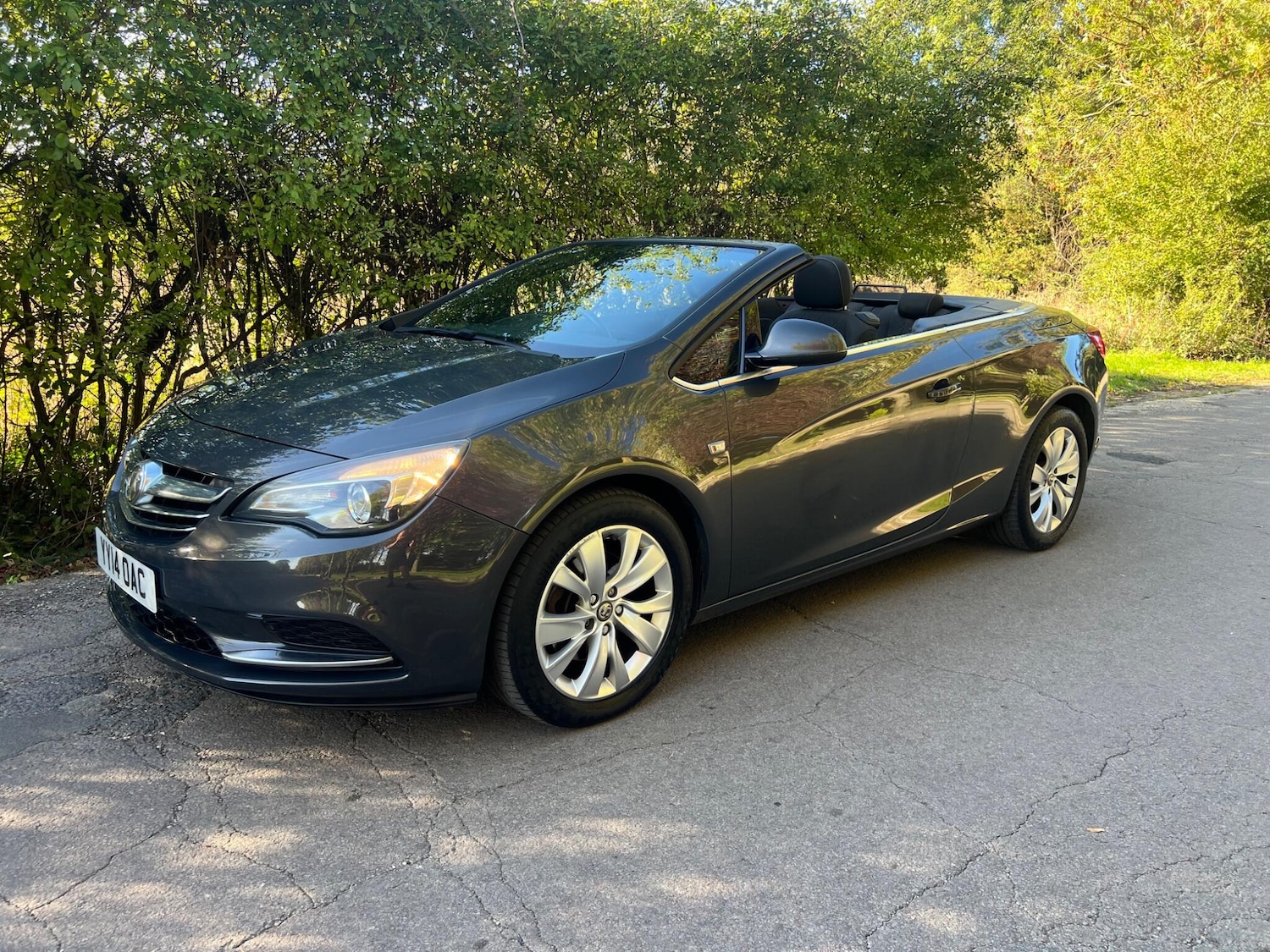 Used Vauxhall Cascada 2014 for sale - 76537846: Photo 2