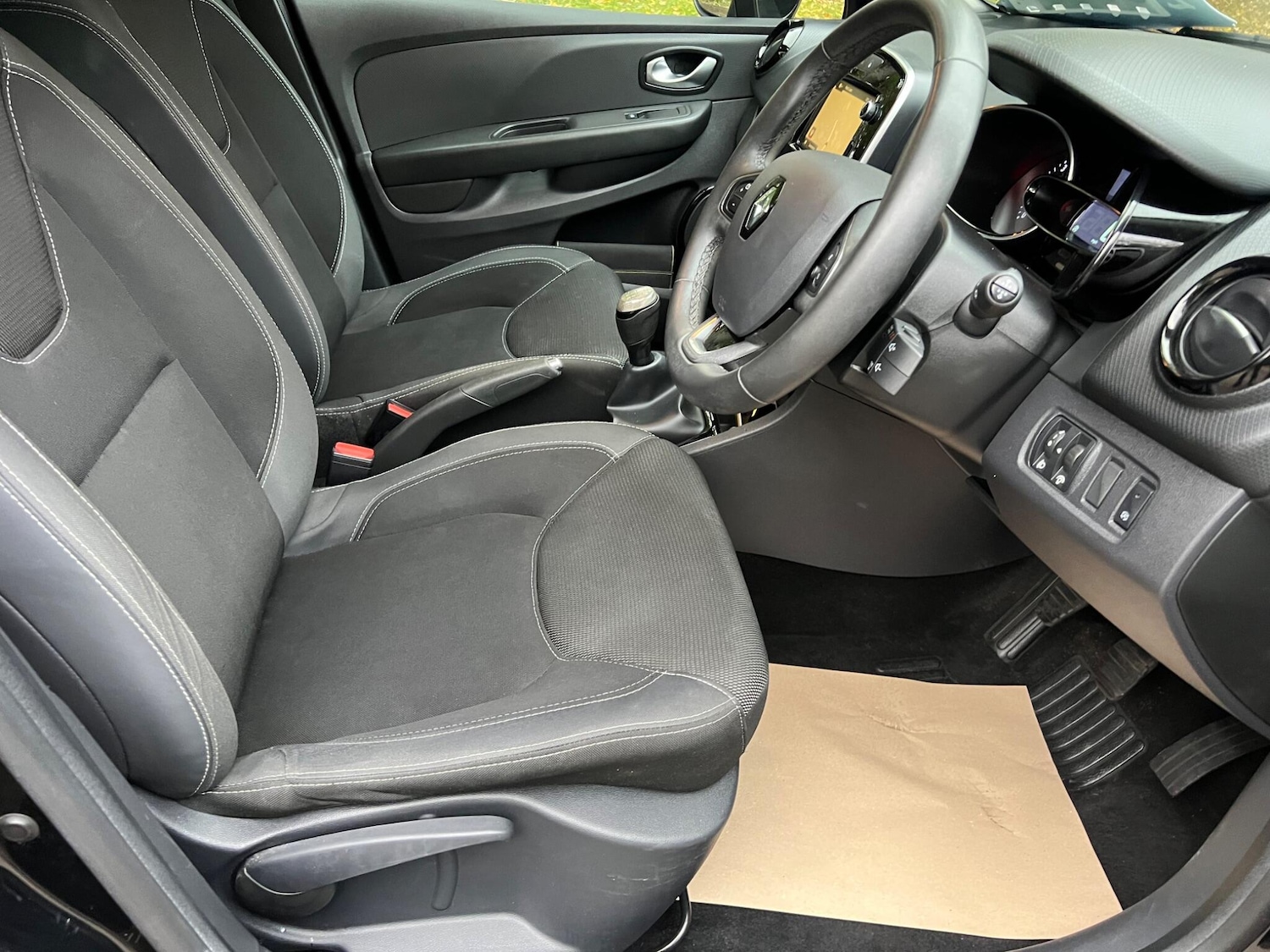 Used Renault Clio 2019 for sale - 76377198: Photo 11