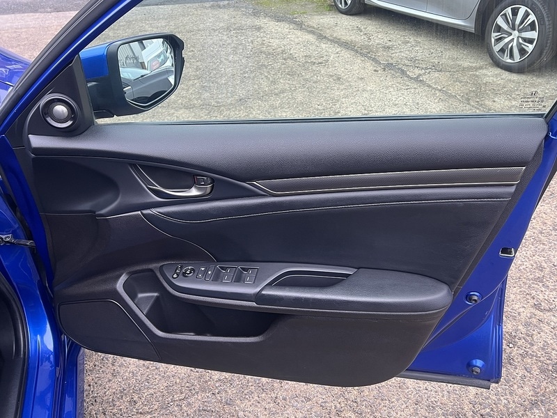 Used Honda Civic 2019 for sale - 76934901: Photo 20