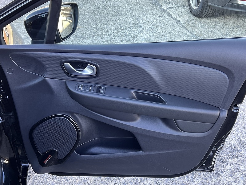 Used Renault Clio for sale - 76029738: Photo 16