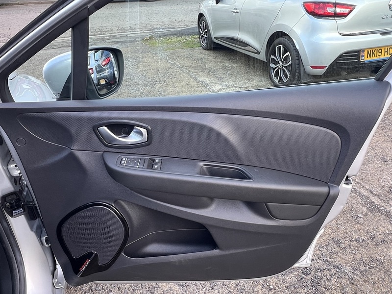 Used Renault Clio 2025 for sale - 76582954: Photo 16