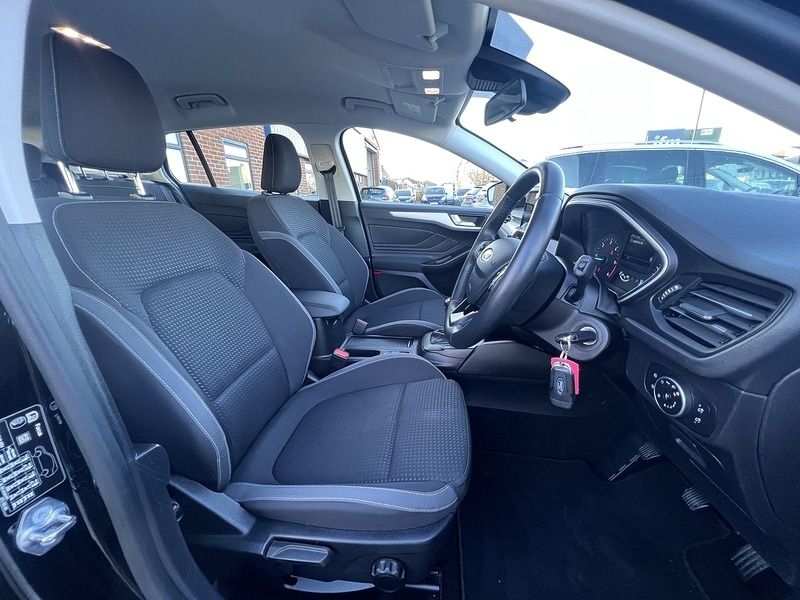 Used Ford Focus 2025 for sale - 76748910: Photo 3