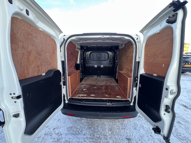 Used Vauxhall Combo 2017 for sale - 77118262: Photo 4