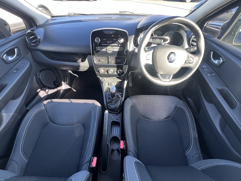 Used Renault Clio 2025 for sale - 76036659: Photo 2