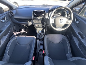 Used Renault Clio 2025 for sale - 76036659: Photo 2