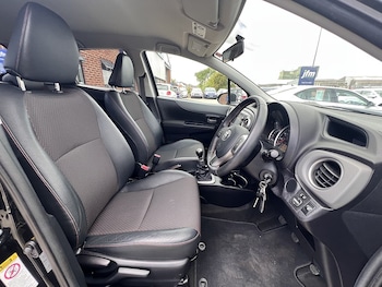 Used Toyota Yaris 2012 for sale - 79323567: Photo