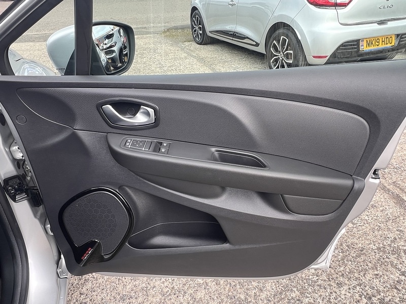 Used Renault Clio for sale - 77850887: Photo 16