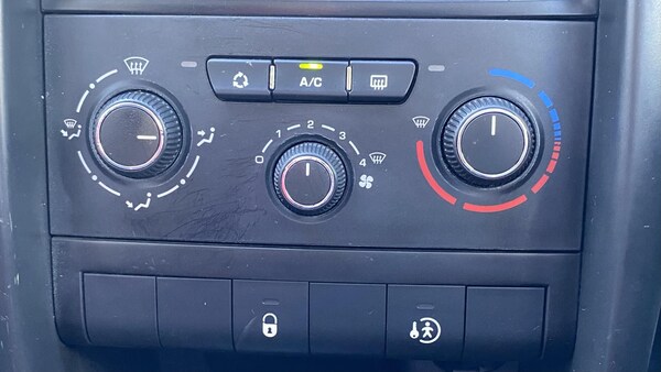 Used Peugeot 207 2010 for sale - 76219265: Photo 24