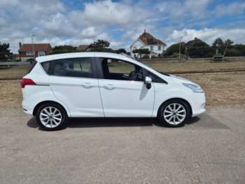 2017 (17) - TITANIUM NAVIGATOR 5-Door AUTOMATIC Petrol