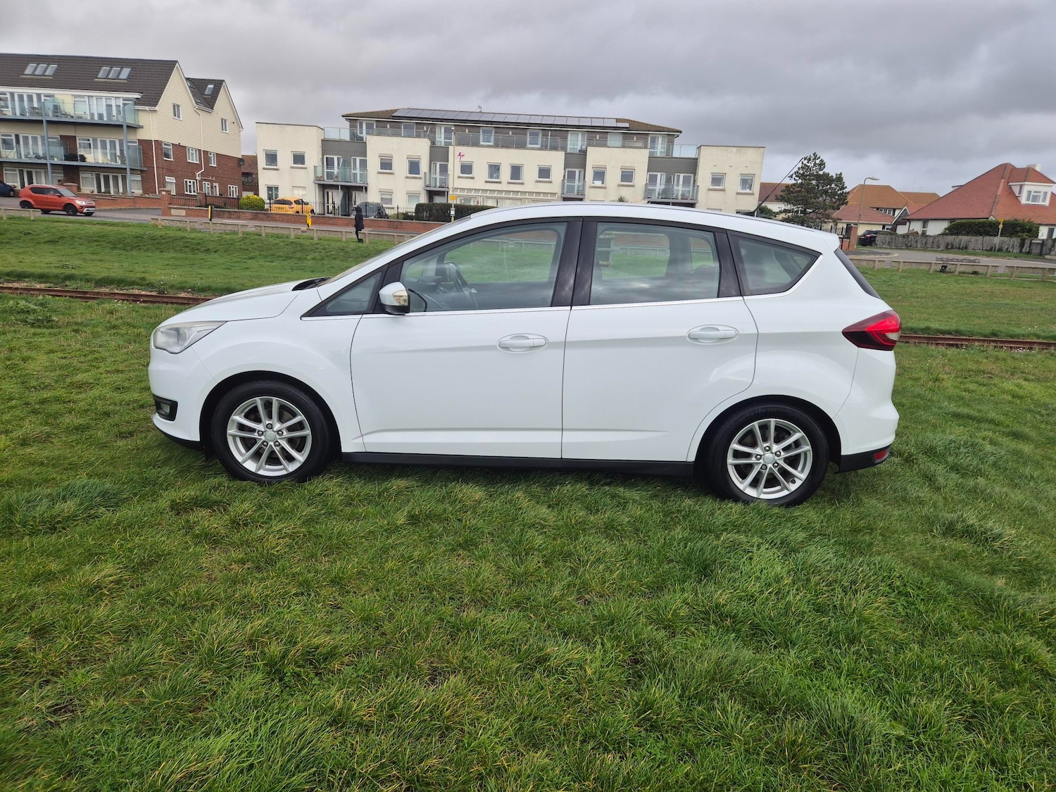 Used Ford C-Max 2015 for sale - 76434553: Photo 1