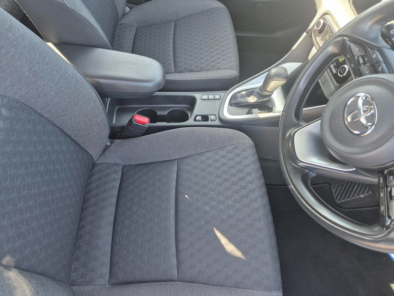 Used Toyota Yaris 2021 for sale - 77798064: Photo 6