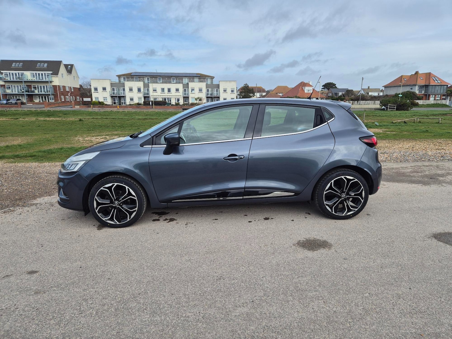 Used Renault Clio 2017 for sale - 77641783: Photo 2