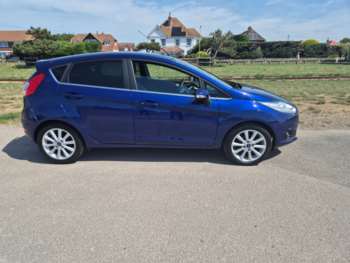 2017 (17) - TITANIUM 5-Door Petrol