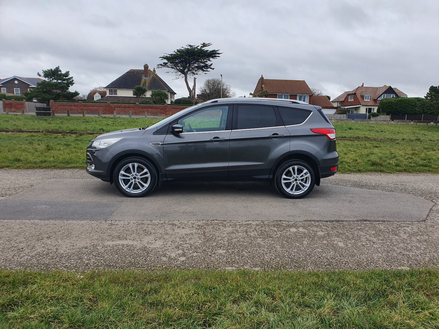 Used Ford Kuga 2015 for sale - 76390291: Photo 2