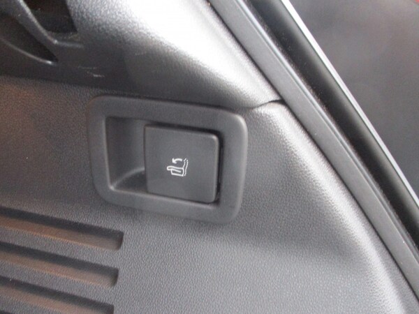 Used Peugeot 3008 2017 for sale - 76149303: Photo 28
