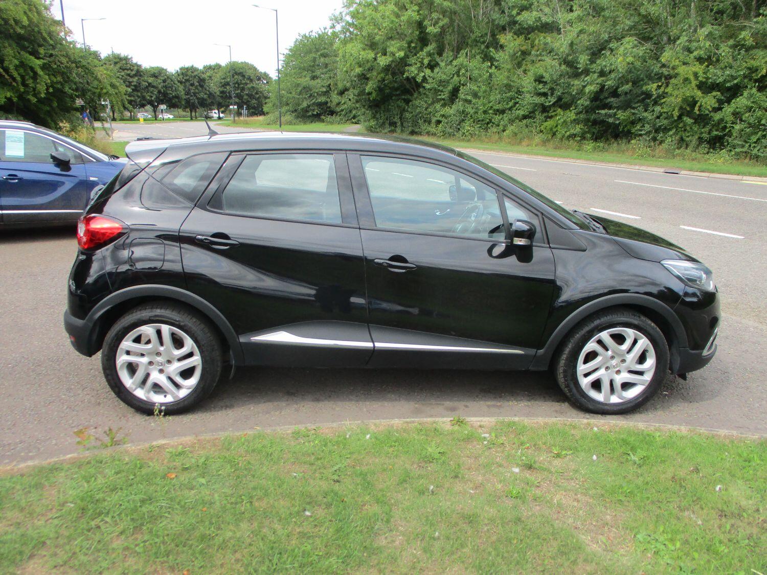Used Renault Captur 2017 for sale - 76793910: Photo 2