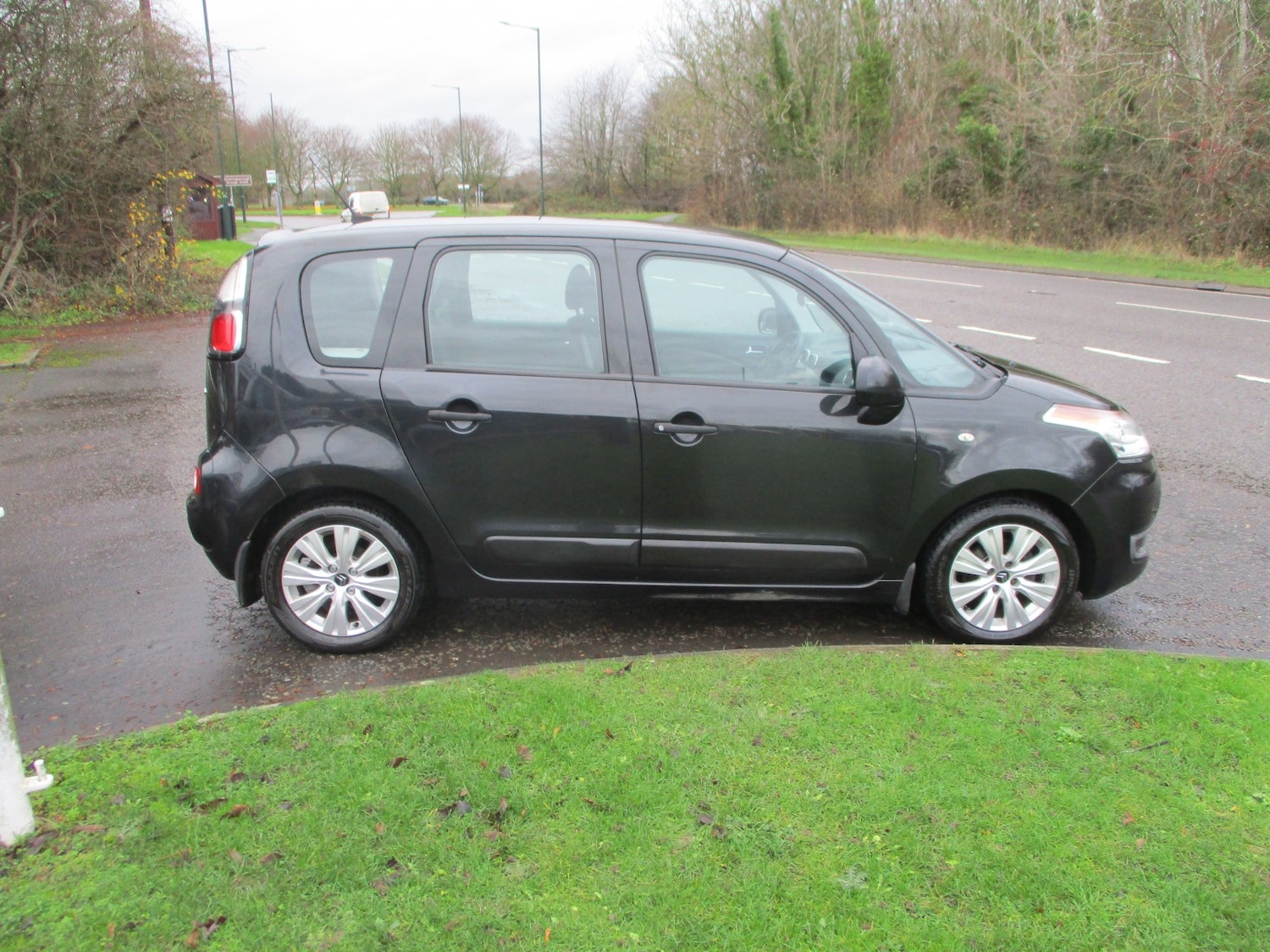 Used Citroen C3 Picasso 2011 for sale - 76884837: Photo 2