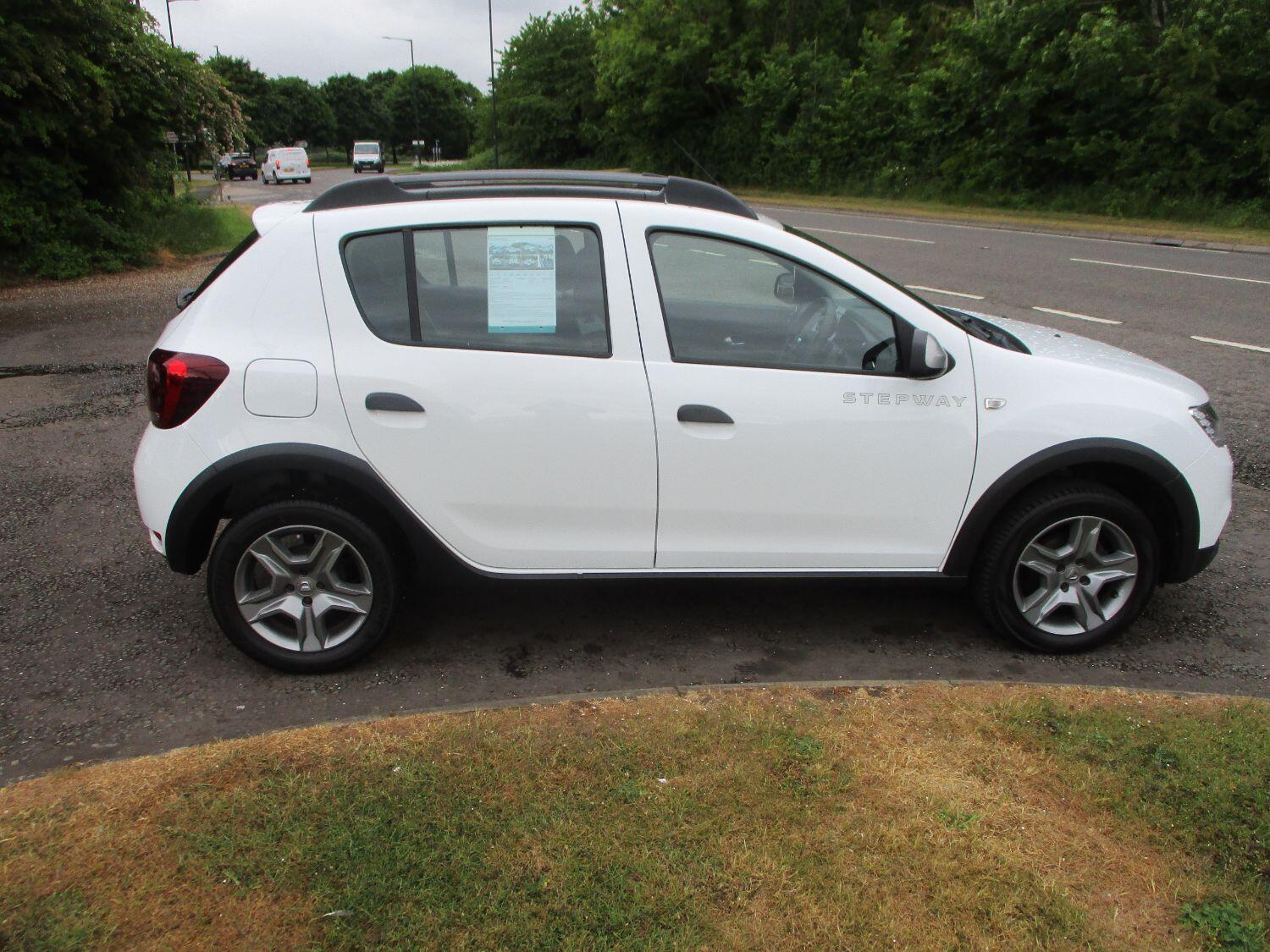 Used Dacia Sandero Stepway 2020 for sale - 76793920: Photo 2