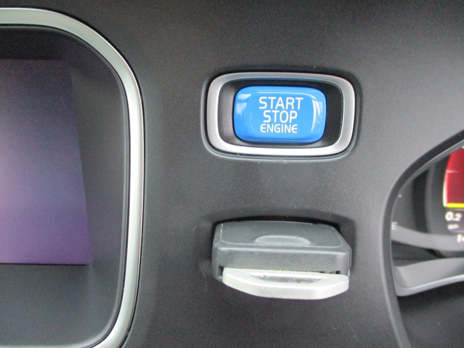 Used Volvo V40 2018 for sale - 76571238: Photo 13