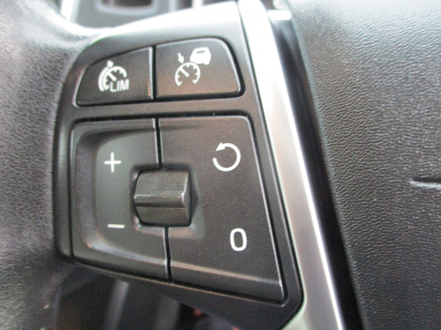 Used Volvo V40 2018 for sale - 76571238: Photo 14