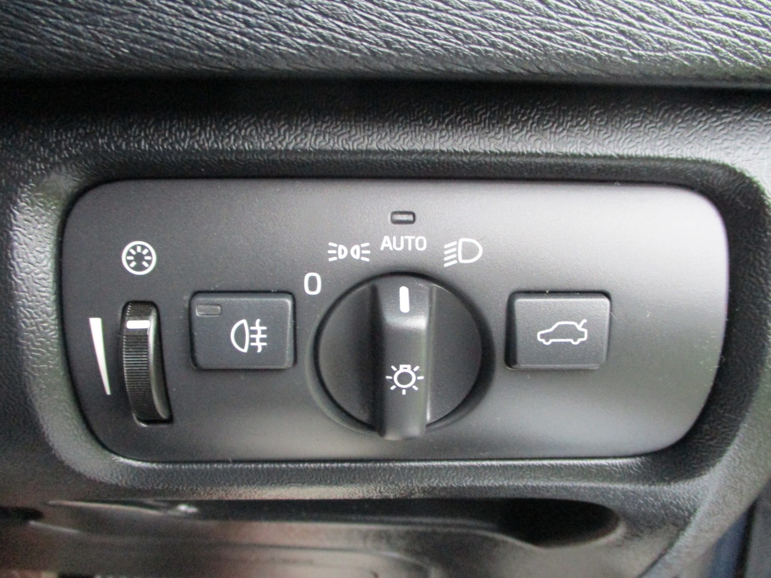 Used Volvo V40 2018 for sale - 76571238: Photo 17