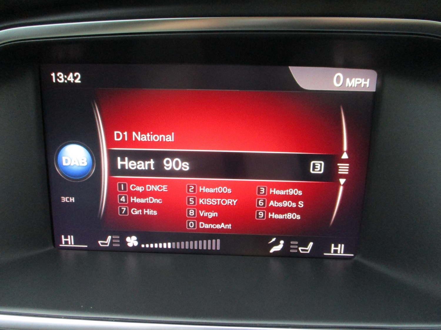 Used Volvo V40 2018 for sale - 76571238: Photo 19