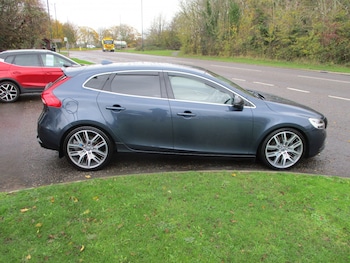 Used Volvo V40 2018 for sale - 76571238: Photo