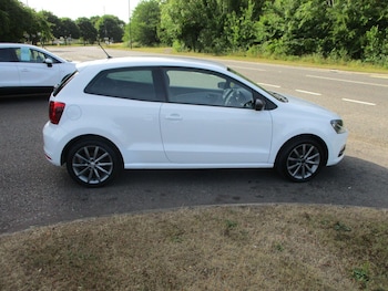 Used Volkswagen Polo 2015 for sale - 75183784: Photo