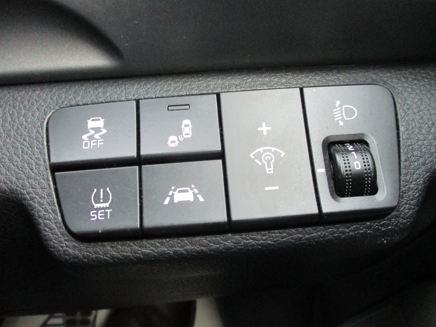 Used Kia Stonic 2018 for sale - 76643361: Photo 17