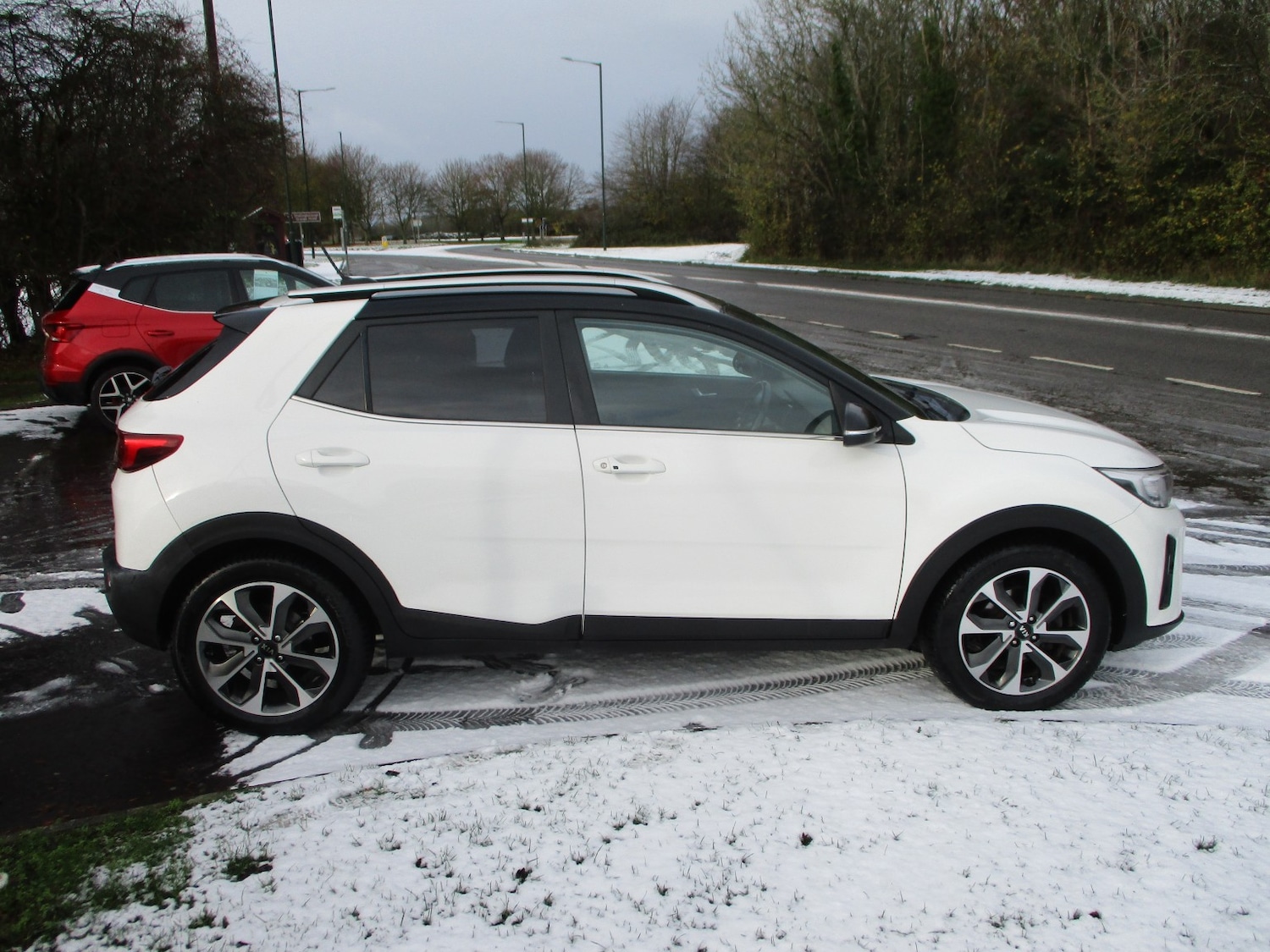 Used Kia Stonic 2018 for sale - 76643361: Photo 2