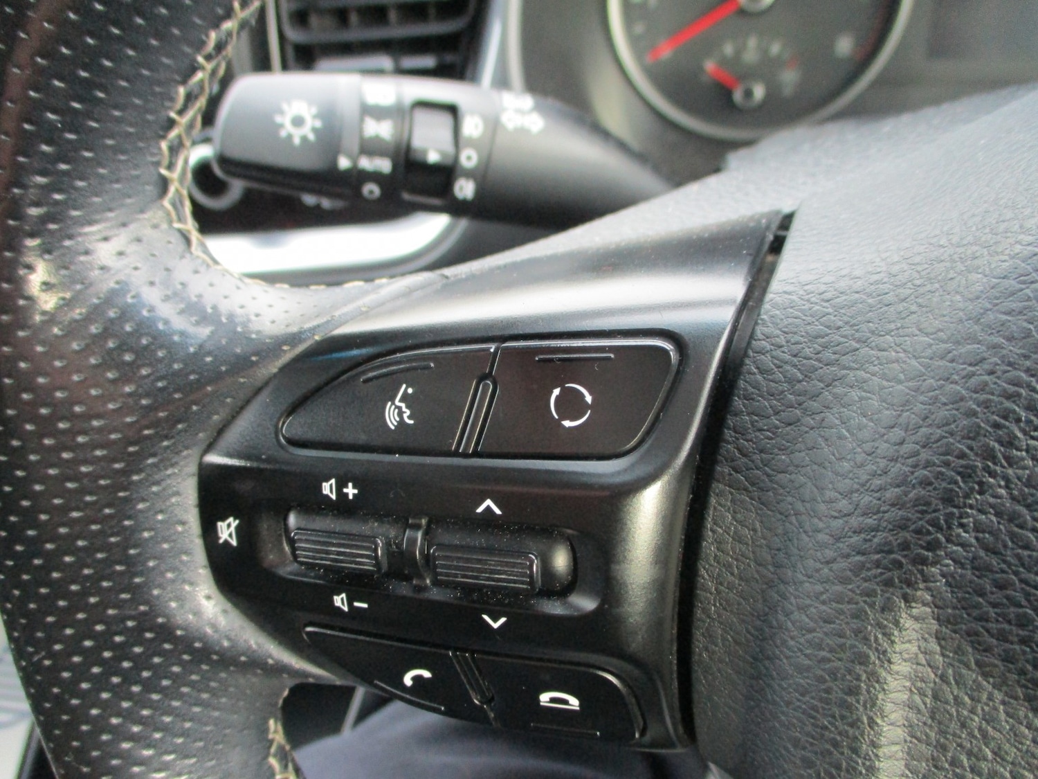 Used Kia Stonic 2018 for sale - 76643361: Photo 20