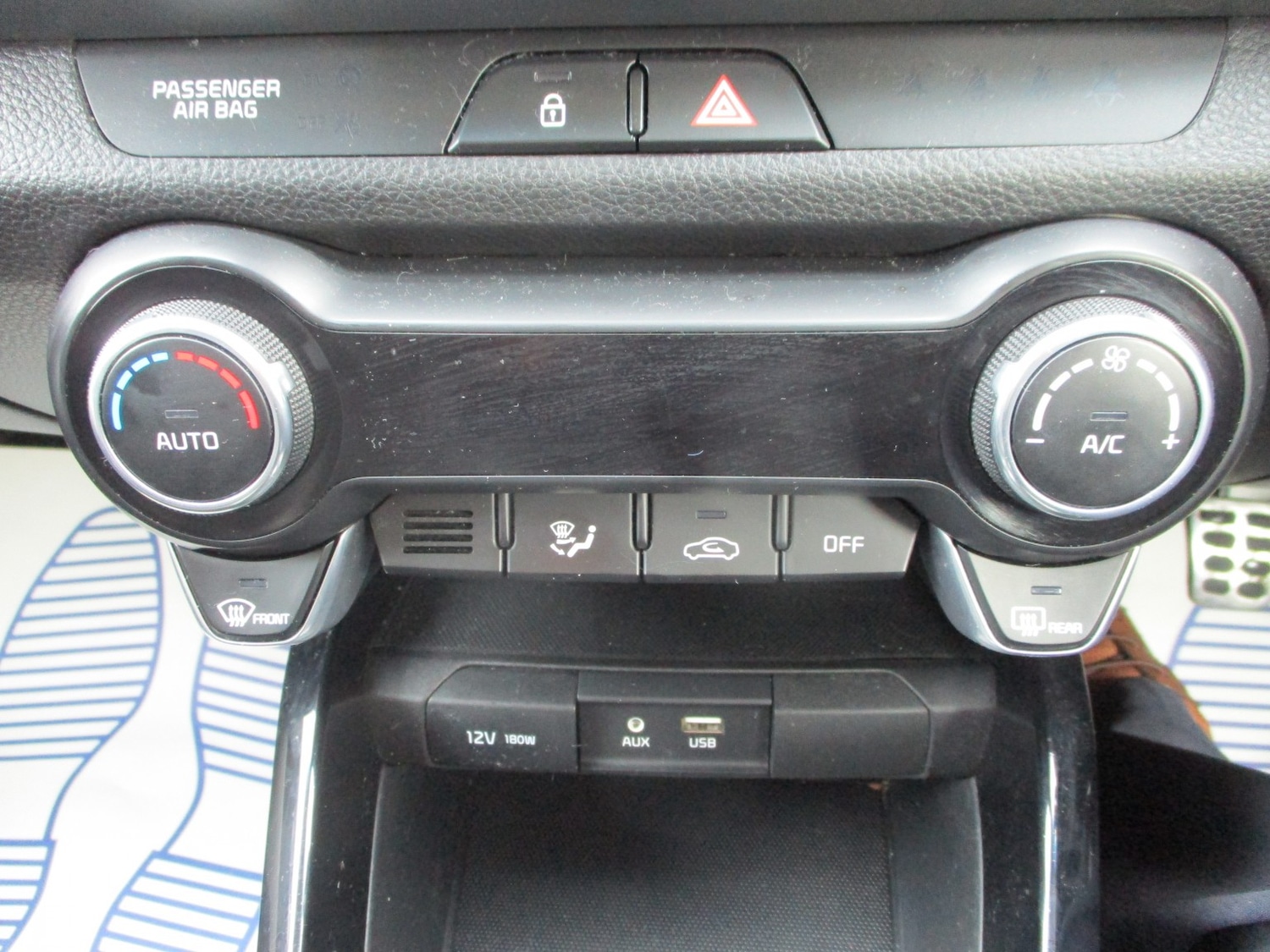 Used Kia Stonic 2018 for sale - 76643361: Photo 22