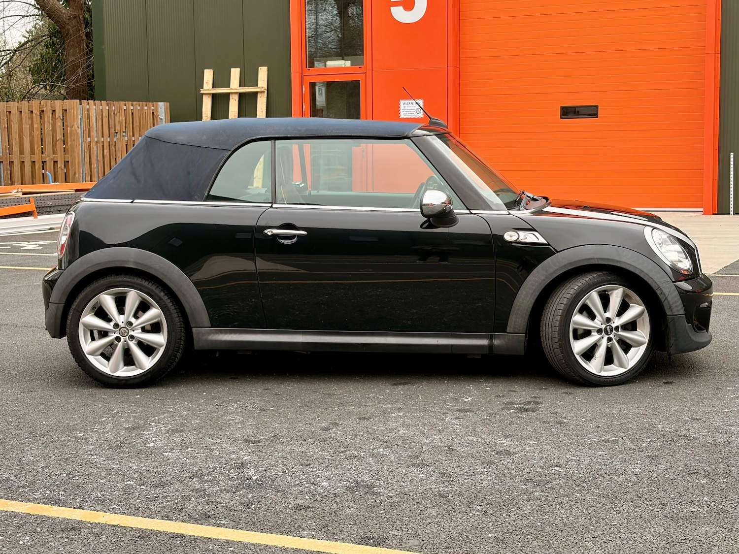 Used MINI Convertible 2011 for sale - 78020500: Photo 3