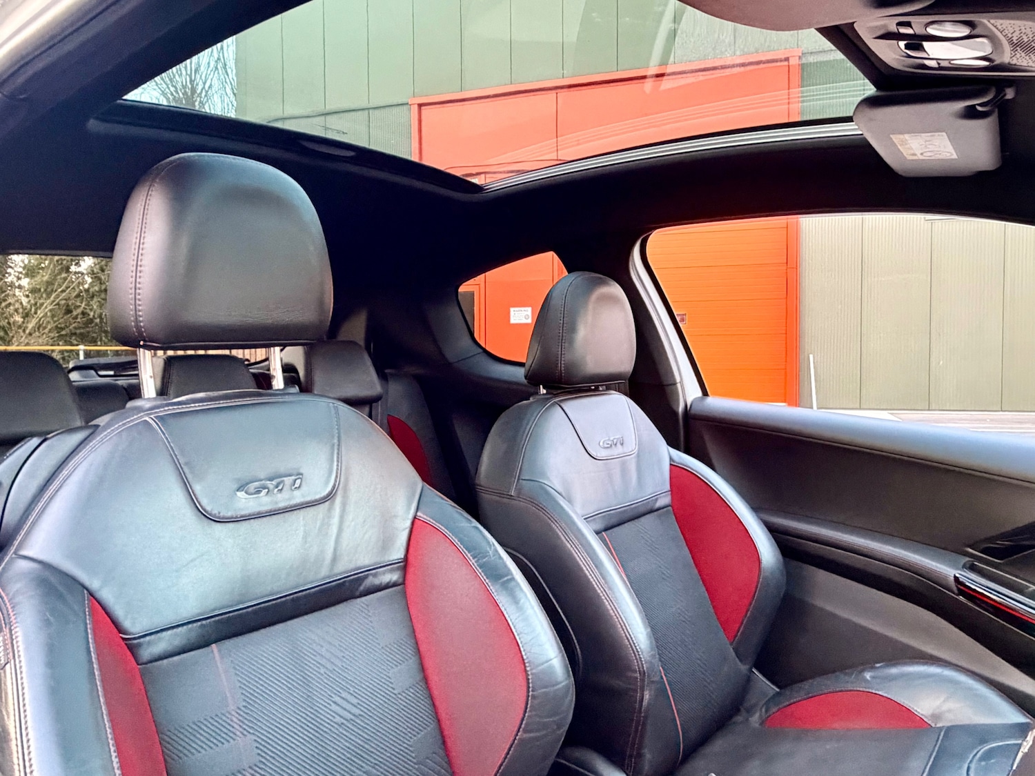 Used Peugeot 208 2016 for sale - 77980788: Photo 2