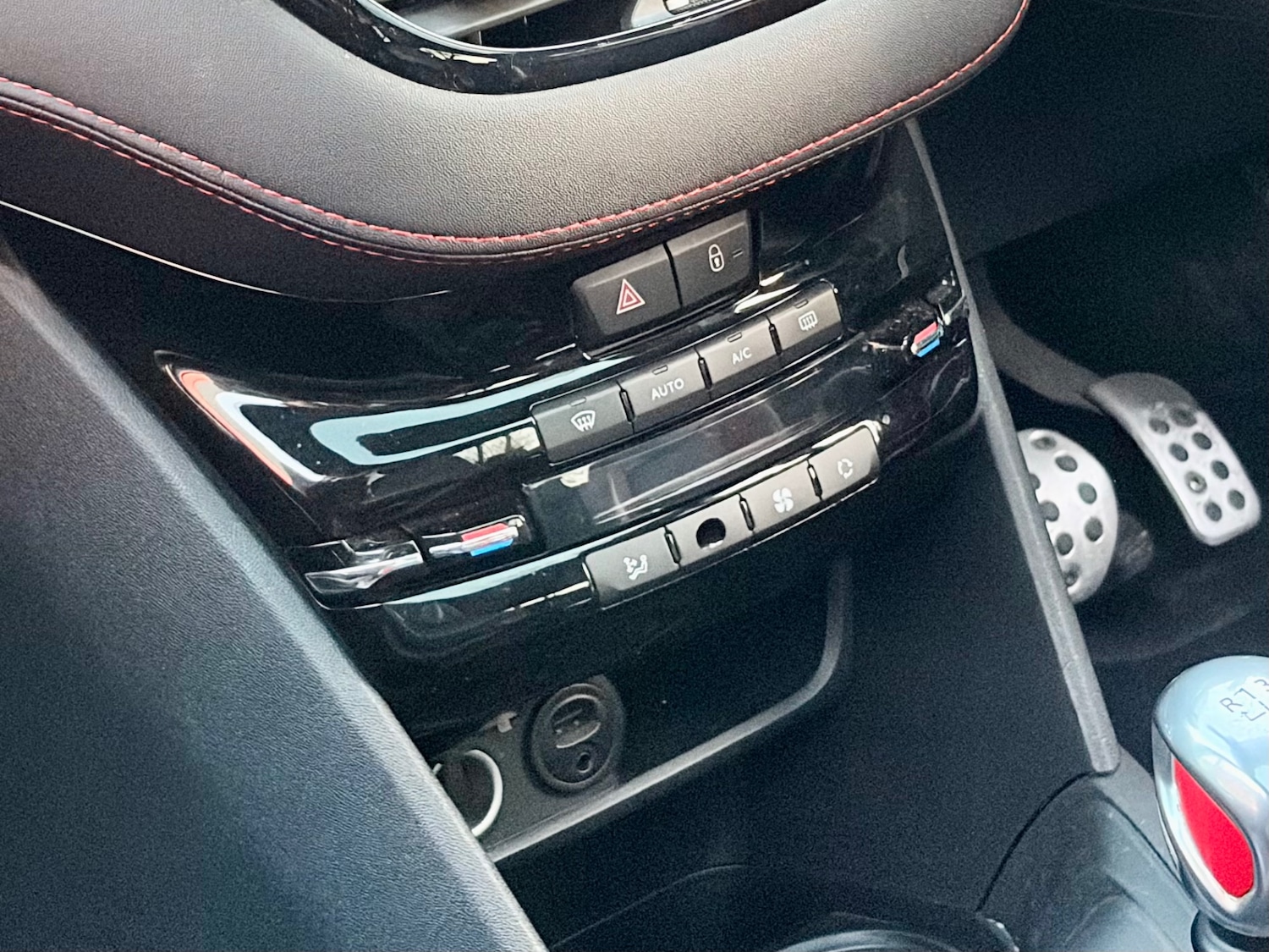 Used Peugeot 208 2016 for sale - 77980788: Photo 26