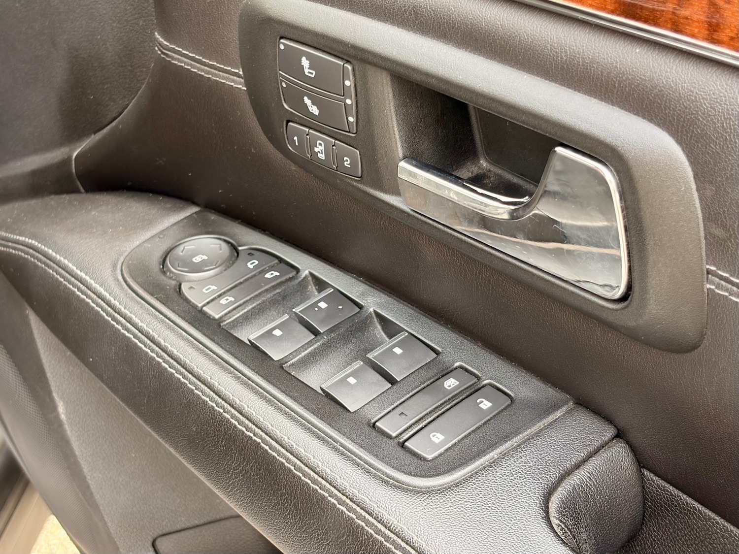 Used Cadillac SRX 2010 for sale - 77988601: Photo 31