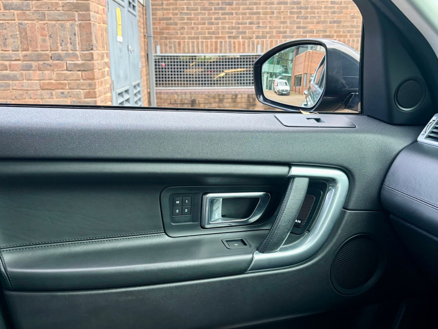 Used Land Rover Discovery Sport 2018 for sale - 76885158: Photo 21