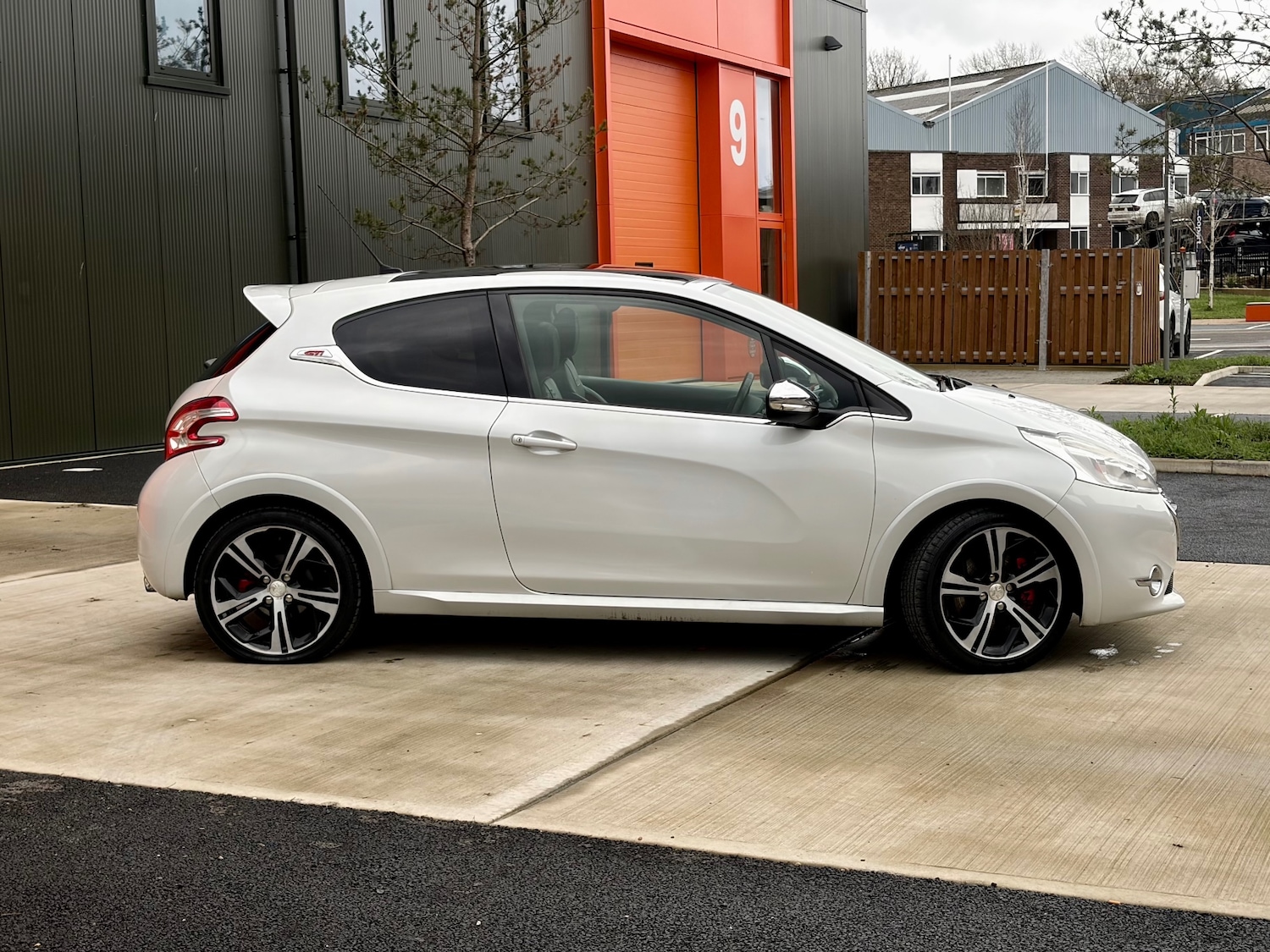Used Peugeot 208 2016 for sale - 77409189: Photo 3