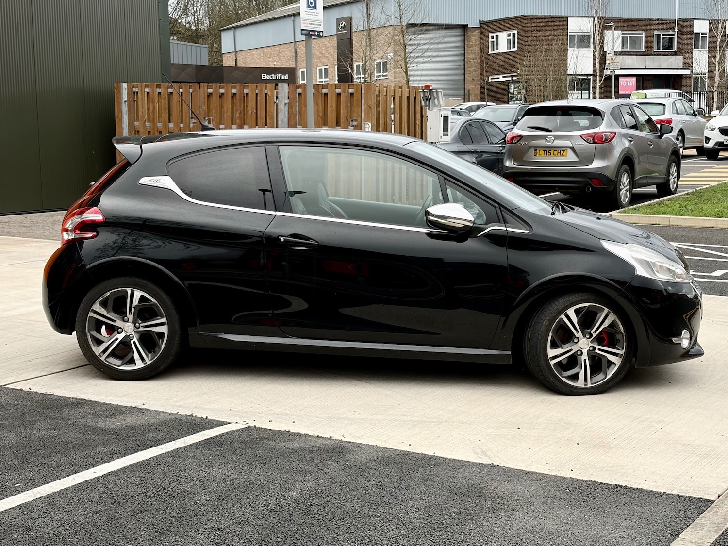 Used Peugeot 208 2014 for sale - 77569797: Photo 2