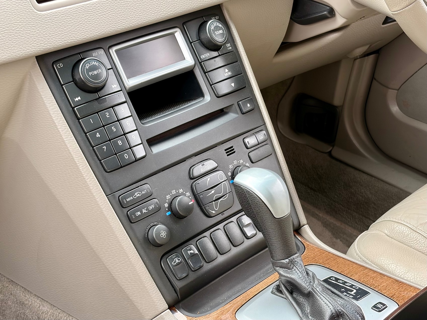 Used Volvo XC90 2006 for sale - 77591085: Photo 32