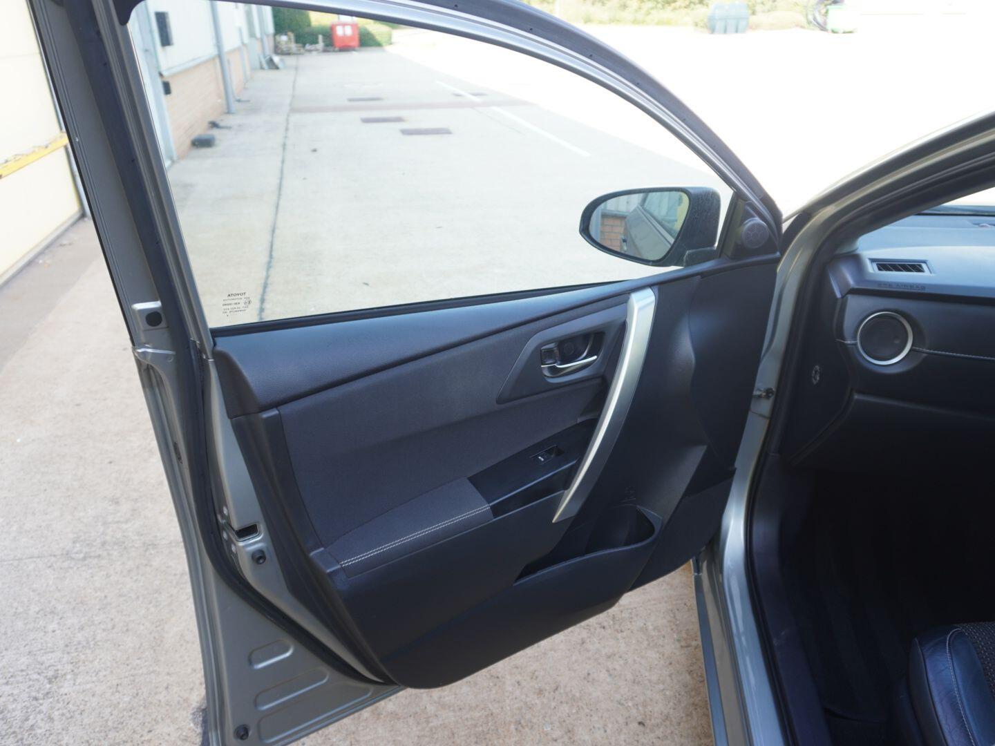 Used Toyota Auris 2014 for sale - 76310068: Photo 39