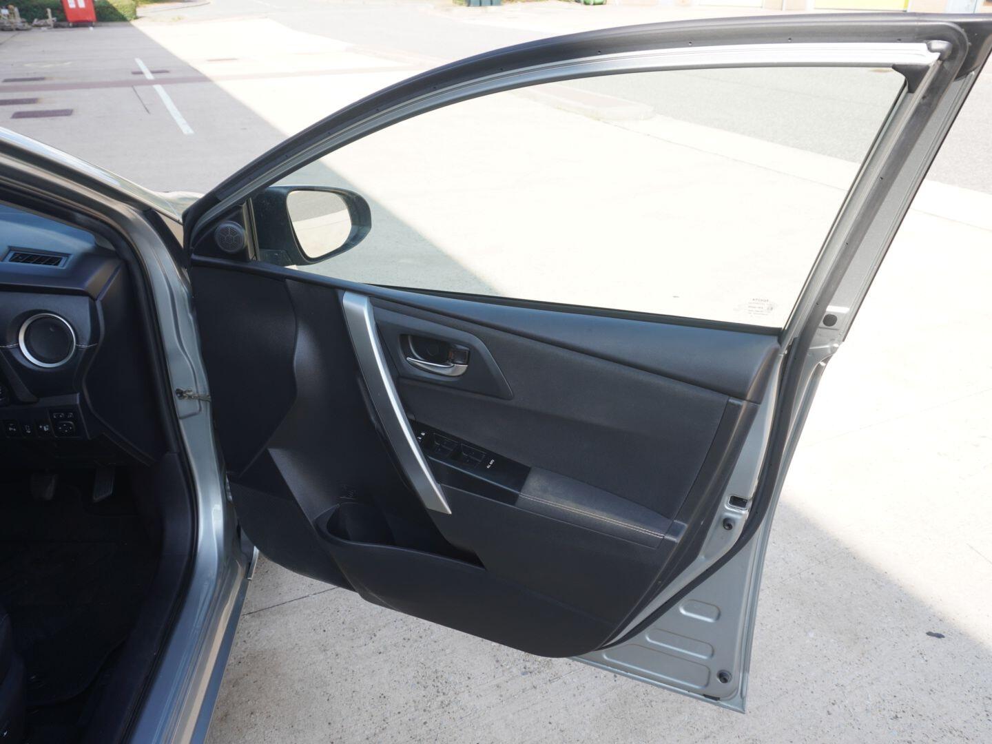 Used Toyota Auris 2014 for sale - 76310068: Photo 41