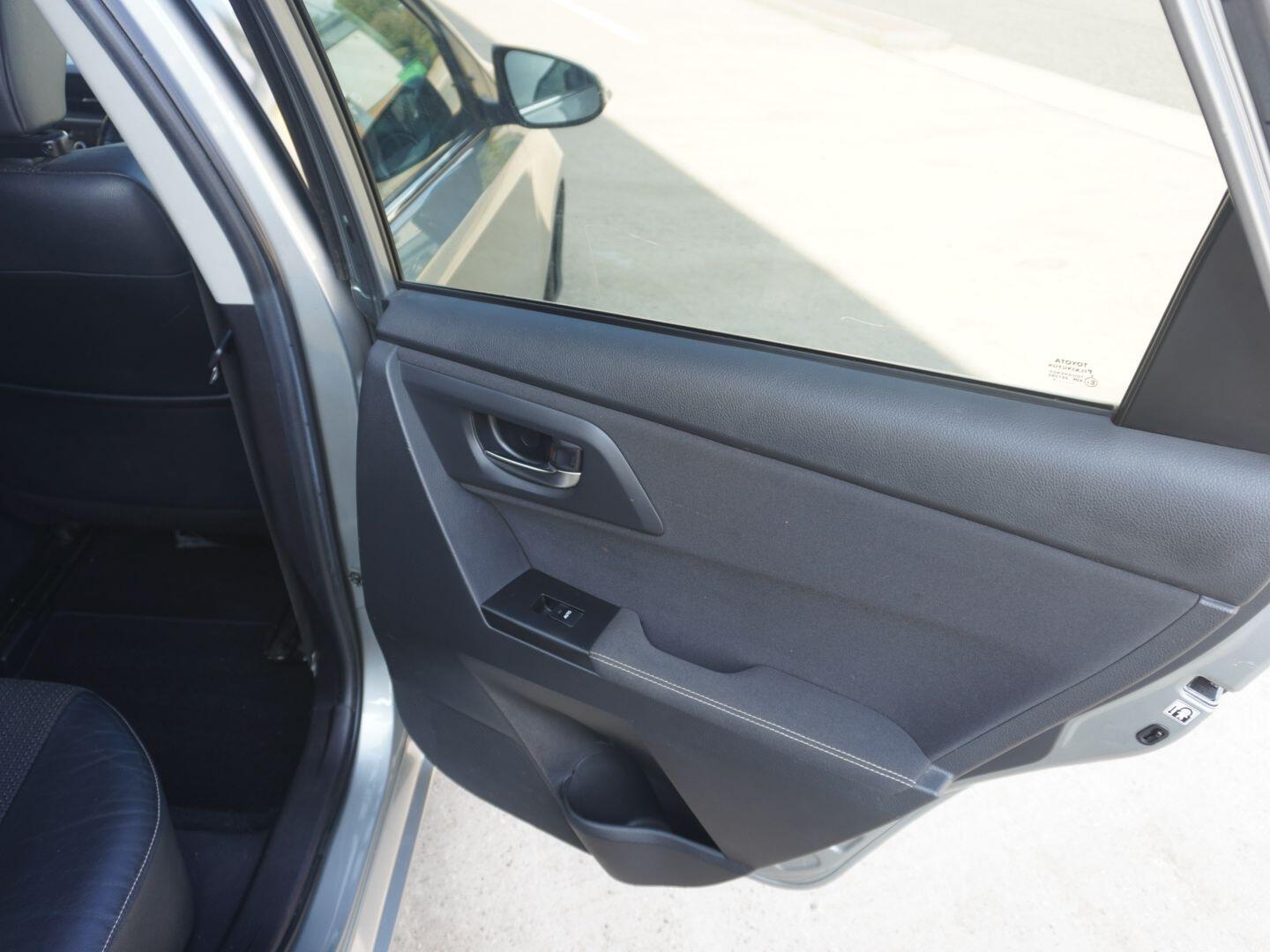 Used Toyota Auris 2014 for sale - 76310068: Photo 44