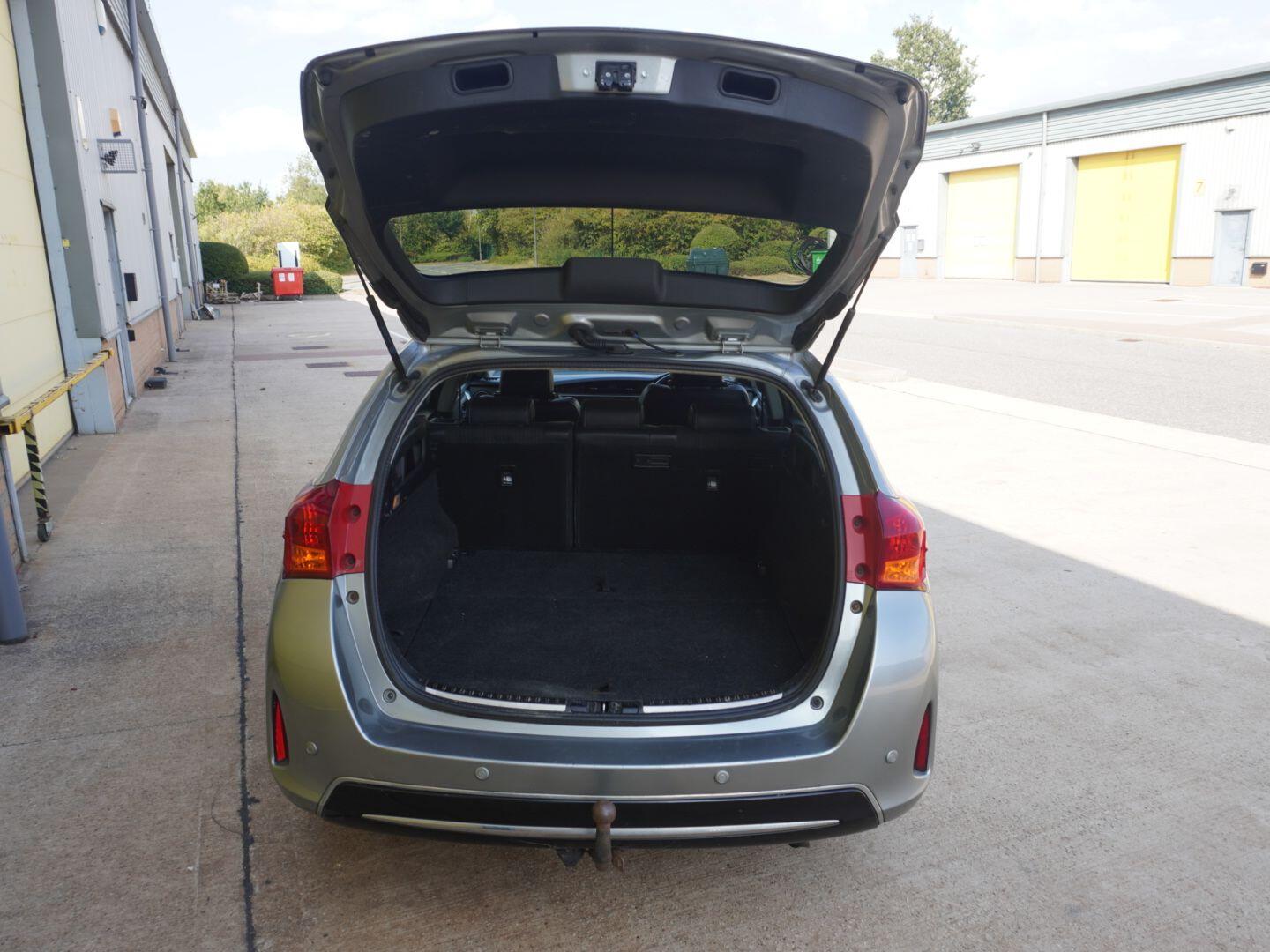 Used Toyota Auris 2014 for sale - 76310068: Photo 55