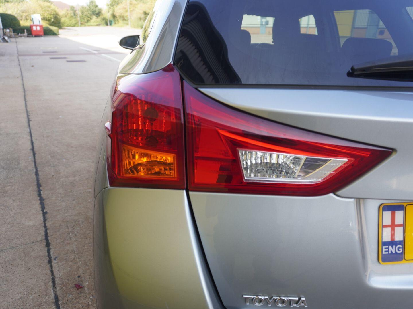 Used Toyota Auris 2014 for sale - 76310068: Photo 57