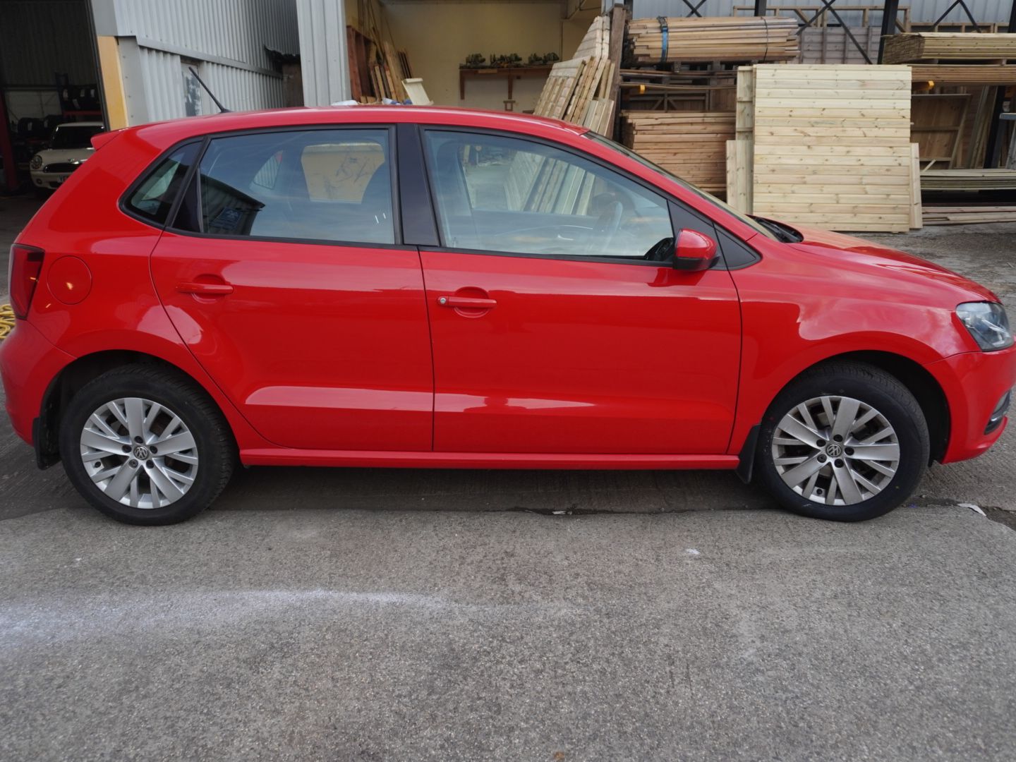 Used Volkswagen Polo 2015 for sale - 76736818: Photo 2
