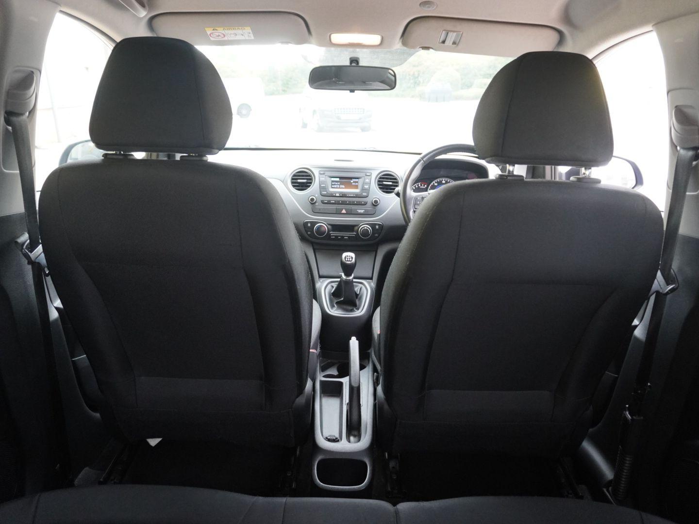 Used Hyundai i10 2017 for sale - 76310060: Photo 17