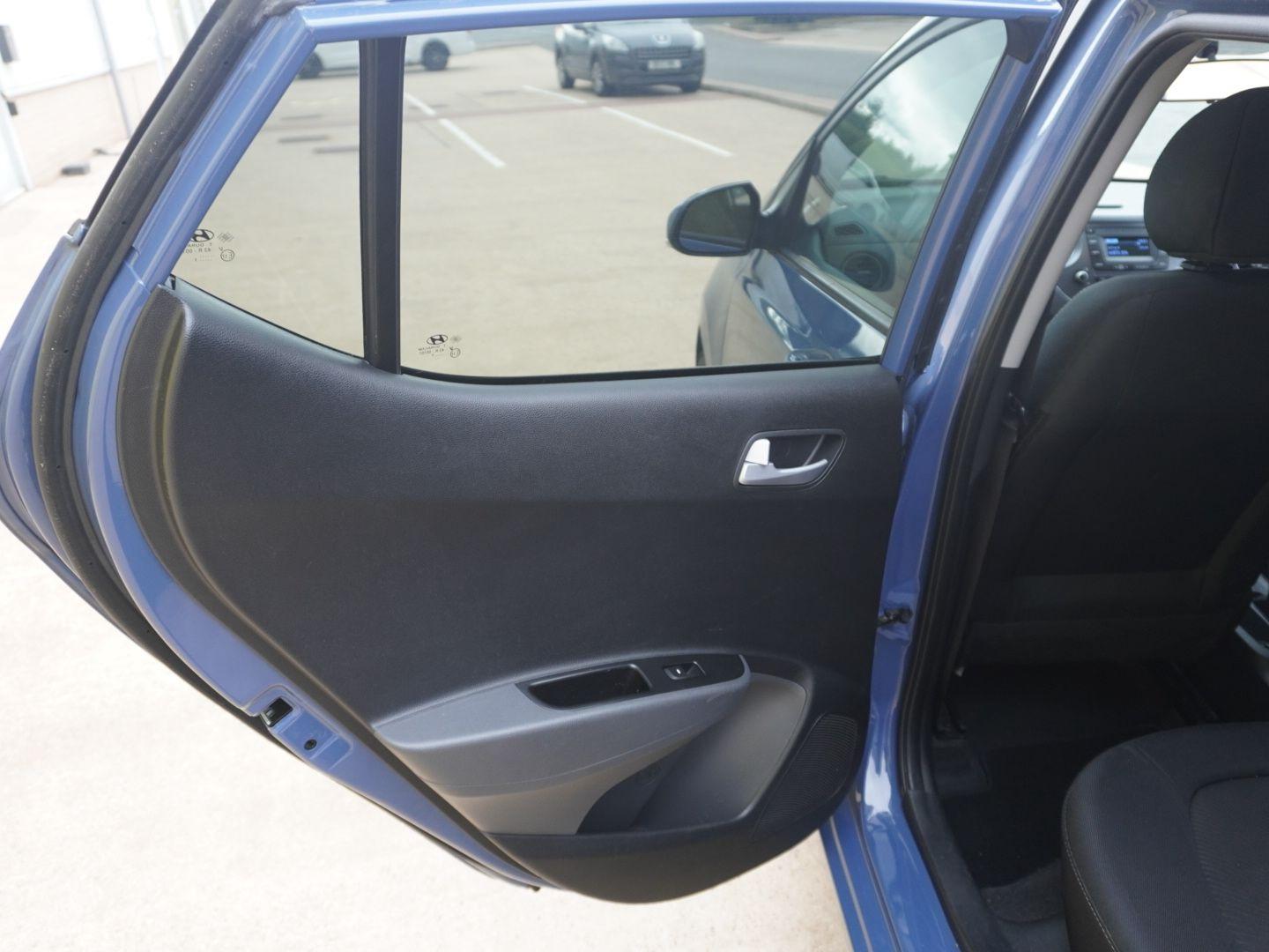 Used Hyundai i10 2017 for sale - 76310060: Photo 22