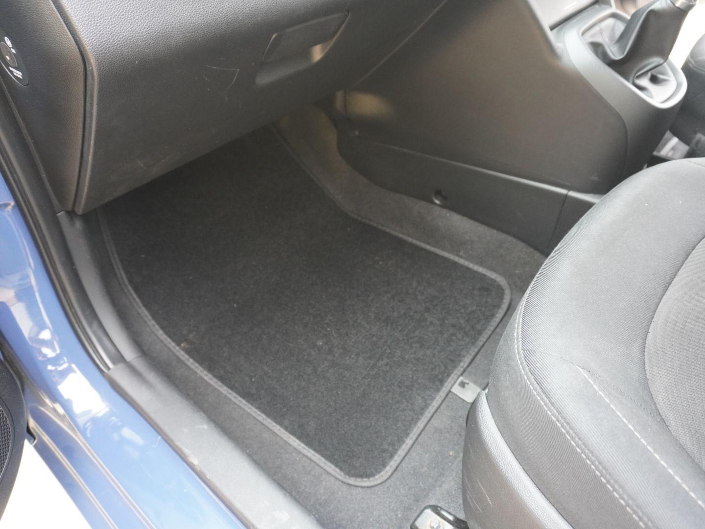 Used Hyundai i10 2017 for sale - 76310060: Photo 35